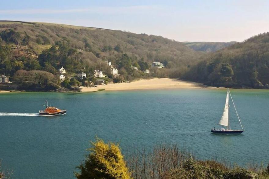 WOODWELL, family friendly, luxury holiday cottage in Salcombe