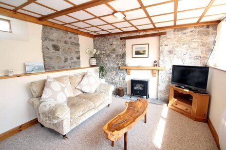 Pet friendly comfort for 2 people in stone annexe in a small friendly village