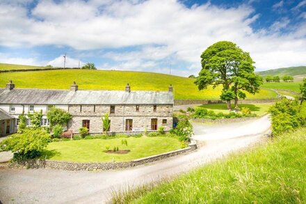 Coomb View at Sandbeds, Luxury Barn Conversion set in idyllic rural location