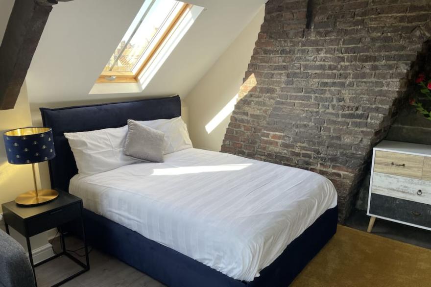 Penthouse 1-Bedroom Studio  (1 DBL Bed + Sofa Bed)
