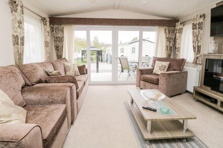 NUMBER 10, pet friendly, country holiday cottage, with pool in Warton