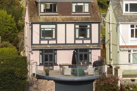 Comfortable 7-bedroom house with estuary views and parking