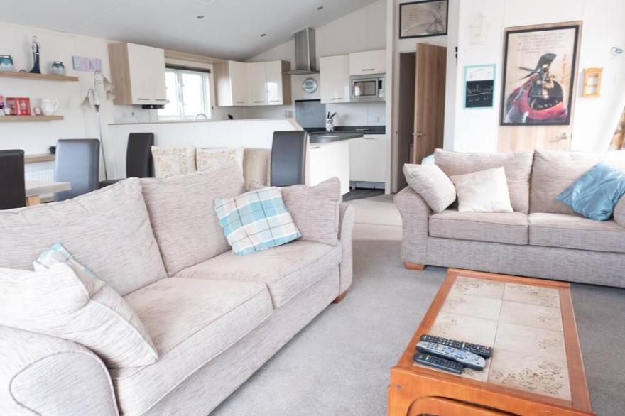 7 berth stunning lodge St Osyth Beach Holiday Park in Essex ref 28019FV