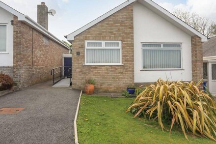 37 BRO ENDDWYN, pet friendly, with a garden in Dyffryn Ardudwy