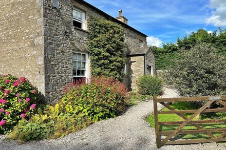 Superbly presented cosy family cottage for 8 guests in Casterton