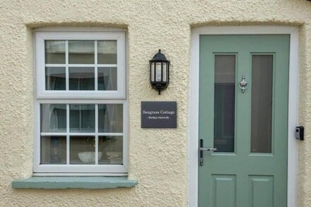 Stylish & Charming Cottage - Central Aberdovey