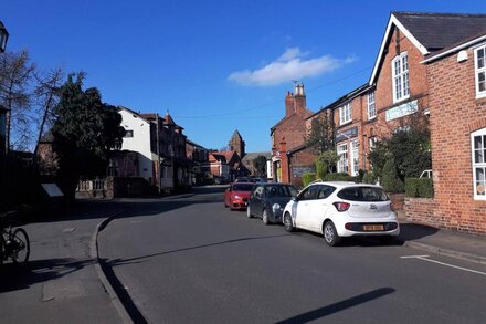 Idyllic 2-Bed House in Chester