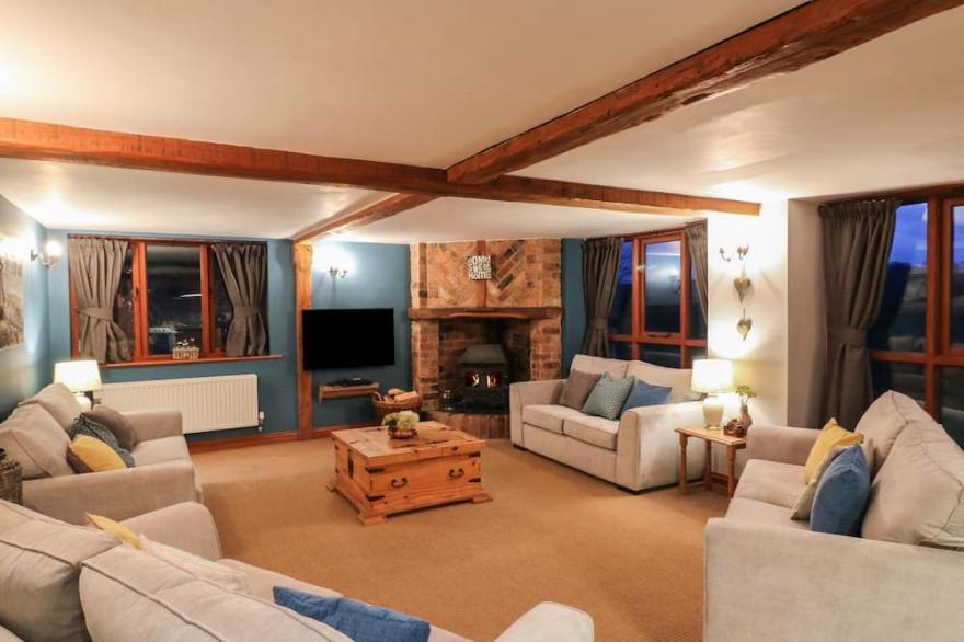 APPLE BARN, family friendly, luxury holiday cottage in South Molton