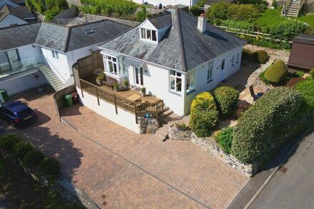 Prime seaside location, wonderful private gardens and stunning sea views