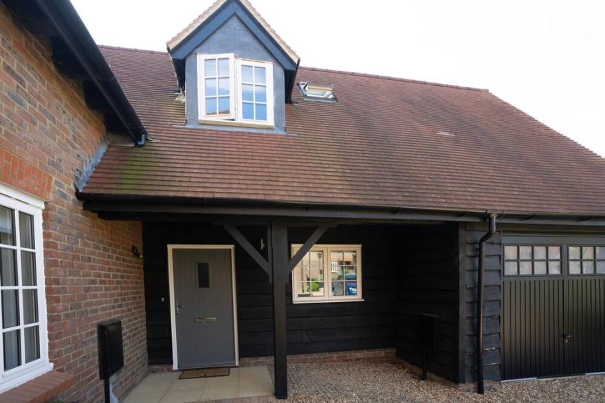 Magnificent 4-Bed Home In The Chiltern Hills With Stunning Views