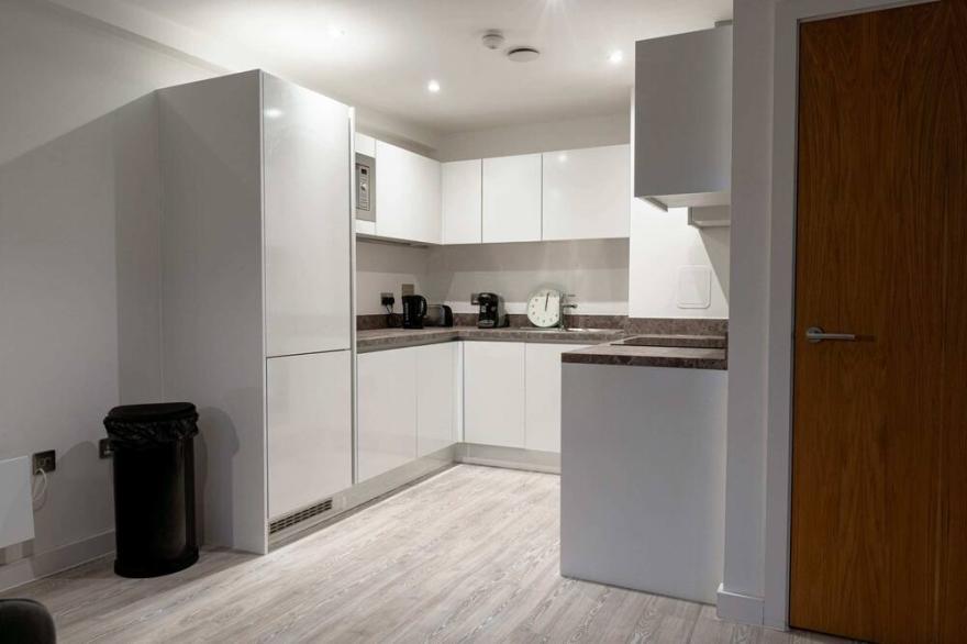 Fantastic 2 Bed Apartment In Salford, Manchester