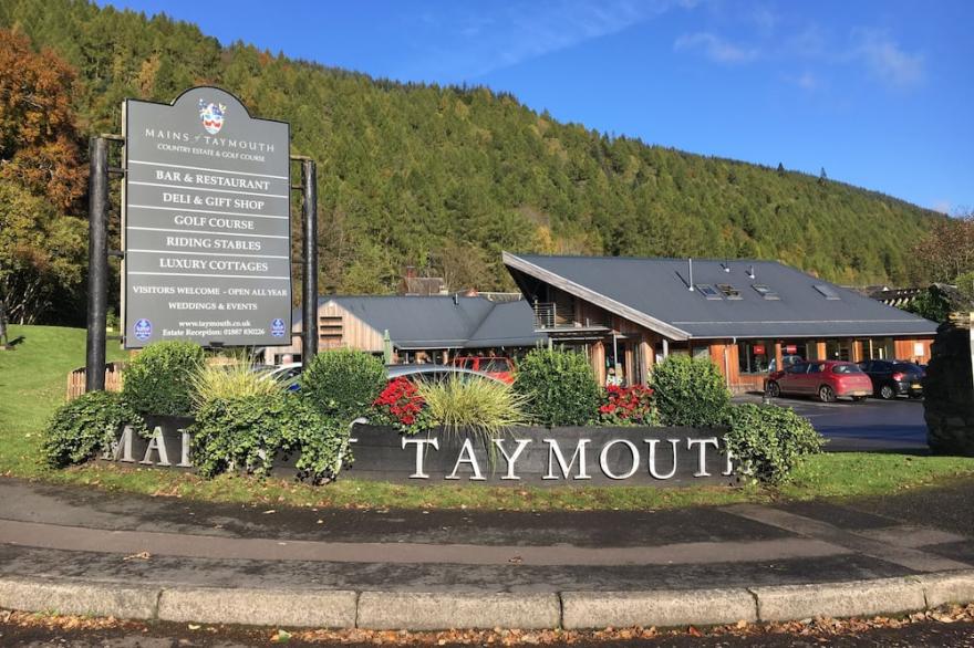 Mains Of Taymouth, Kenmore ~ 5* Bruadair House - Sleeps 8 Guests  In 4 En Suite Bedrooms And Has Pri