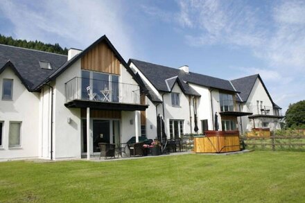 Mains of Taymouth, KENMORE ~ 5*Wester Bruadair - sleeps 10 guests  in 5 bedrooms