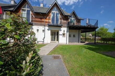 Mains of Taymouth, Kenmore ~ 4* Crannog Lodge - sleeps 6 guests  in 3 bedrooms