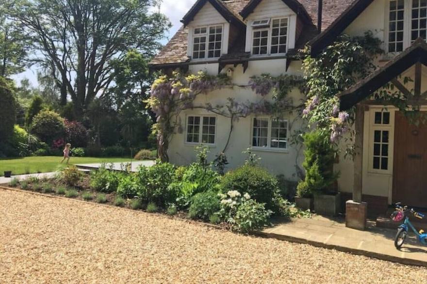 Idyllic 4 Bedroom Cottage In Brockenhurst W Direct Forest Access