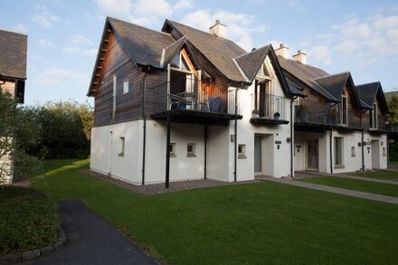 Mains of Taymouth, Kenmore ~ 4* Calm Waters - sleeps 6 guests  in 3 bedrooms