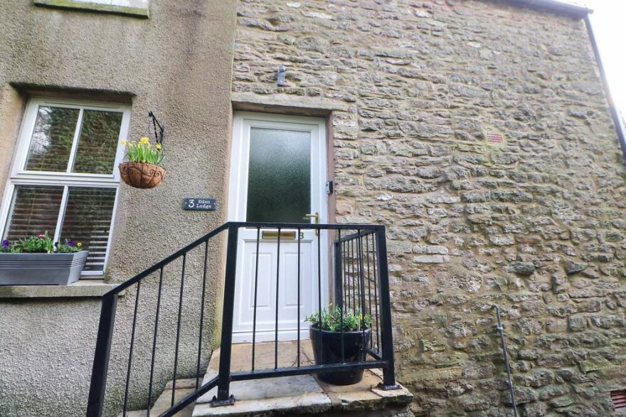 3 EDEN LODGE, pet friendly in Kirkby Stephen