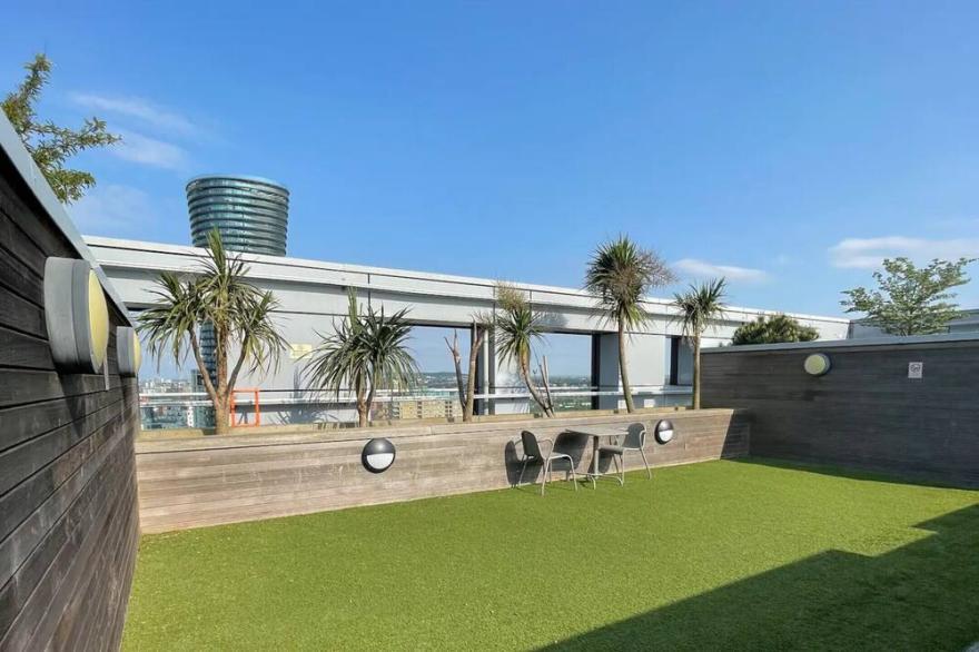 Lovely Studio Flat with Pool - Canary Wharf