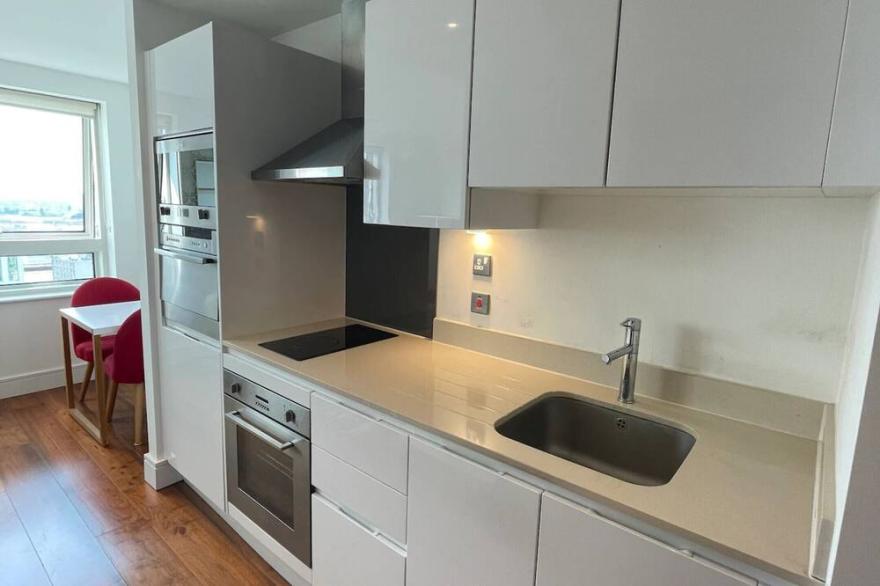 Lovely Studio Flat with Pool - Canary Wharf