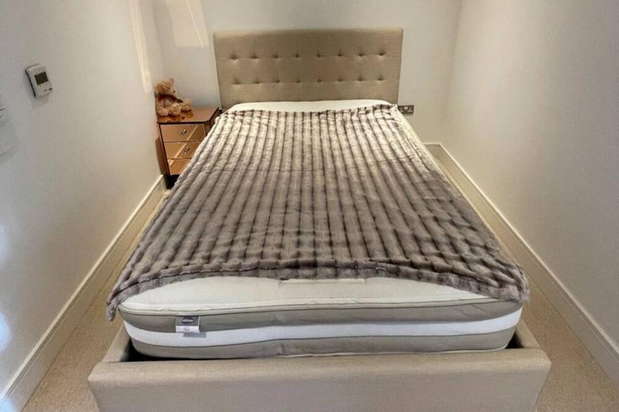 Lovely Studio Flat with Pool - Canary Wharf