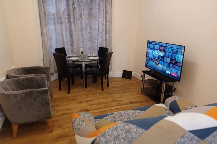 ★Cosy 3 Bedrooms House★ | 8mn Walk To Train Station