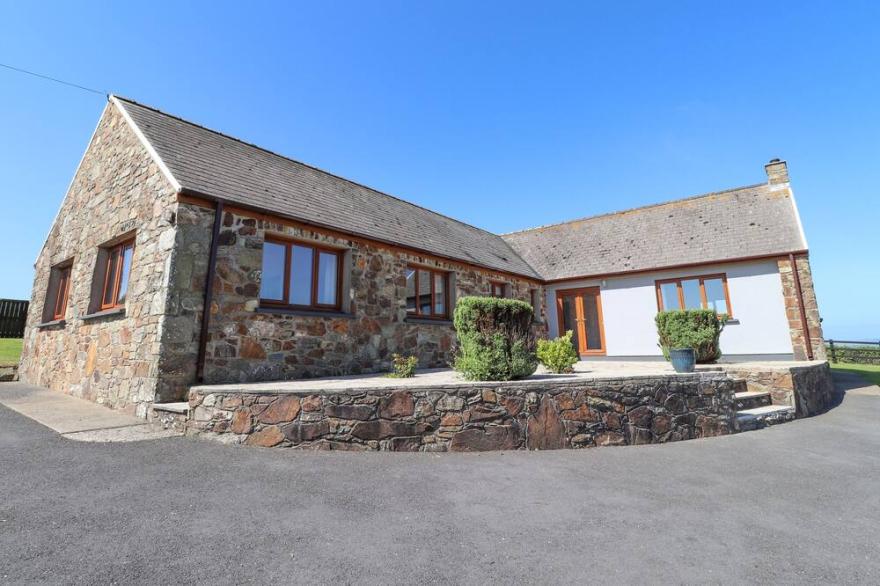 GORWELFA, Family Friendly, With A Garden In Newport, Pembrokeshire