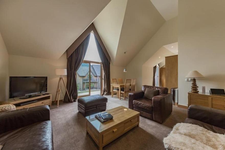 Mains of Taymouth, Kenmore ~ 5* 6 The Gallops - Upstairs property - sleeps 4 guests  in 2 bedrooms