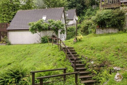 LAVENDER LODGE, family friendly in St. Ann's Chapel, Cornwall