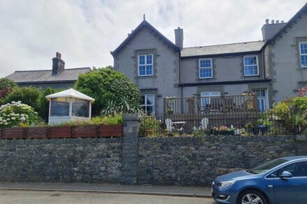 Stunning Sea view, Immaculate 4-Bed family House