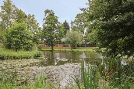 THE LEAT, family friendly, luxury holiday cottage in Hanbury