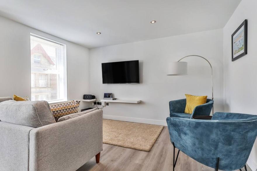 13 Belle House - Apartment 1, 2 bedrooms, 2 bathrooms, parking, 2 mins to beach