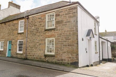 21 ALVERTON STREET, pet friendly, with a garden in Penzance