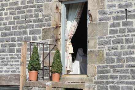 WINNOW BARN - LUXURY ACCOMMODATION FOR 8 IN THE HEART OF THE PEAK DISTRICT.