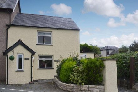 2 bedroom accommodation in Bryncrug, near Tywyn