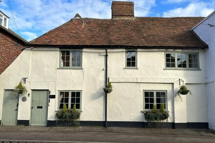 Charming 15th Century cottage in the heart of the Kent countryside!