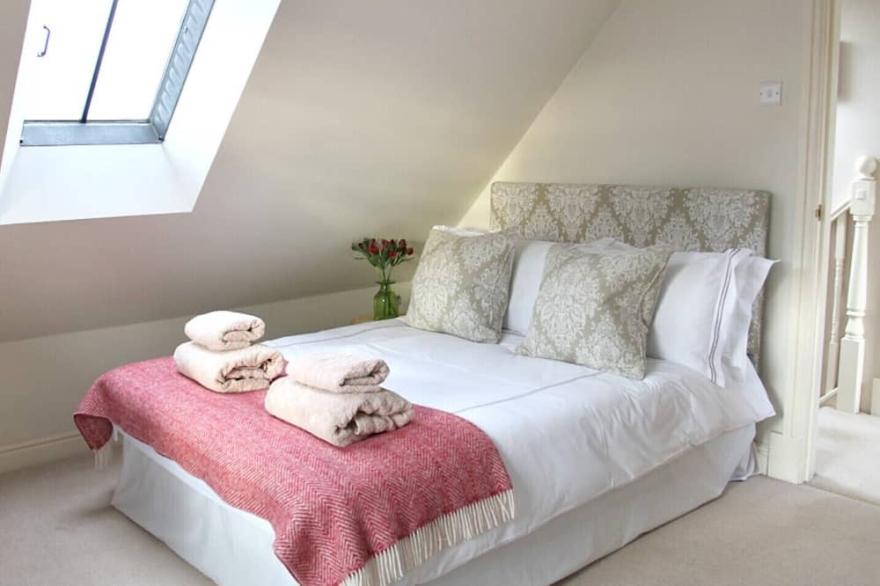 The Arns Cottage is a traditional stone built, cosy and luxurious retreat.