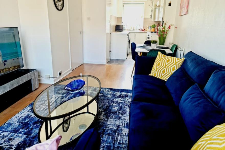 immaculate 3-Bedrooms Dundee Apartment