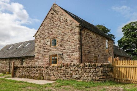 THE STABLES, family friendly, character holiday cottage in Ramshorn