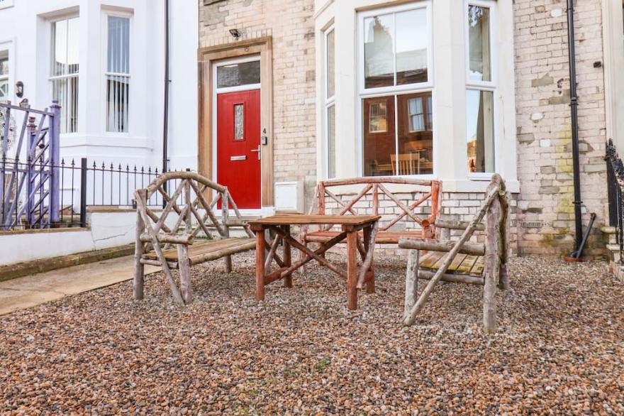 4 NORMANBY TERRACE, Pet Friendly, Character Holiday Cottage In Whitby