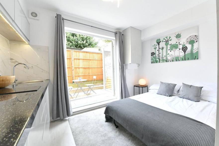 LG 1-2  · London Studio Close to Central Line Shepherds Bush