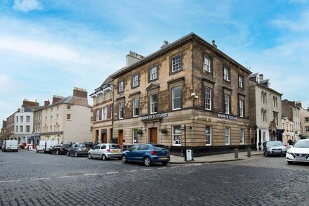 THE SCOTT APARTMENT - stylishly restored Grade II listed townhouse apartment