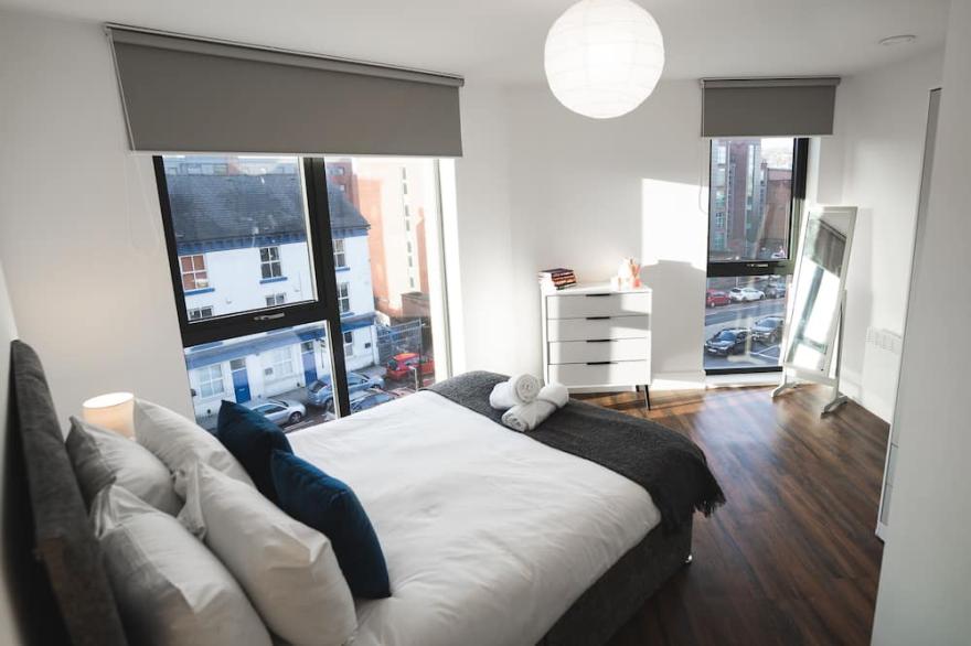Modern 2-Bed | City Centre | Free WI-FI