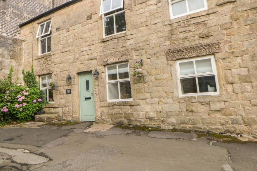 ARDEEVIN COTTAGE, Pet Friendly, With A Garden In Buxton