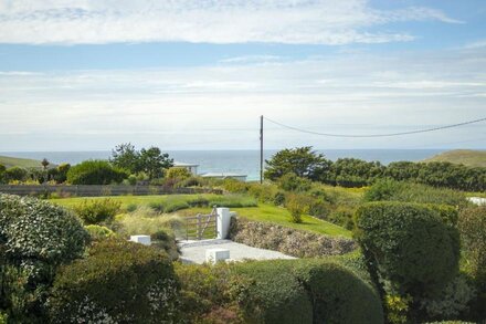 Sea Views, Crantock, Sleeps 4, Private Lane.