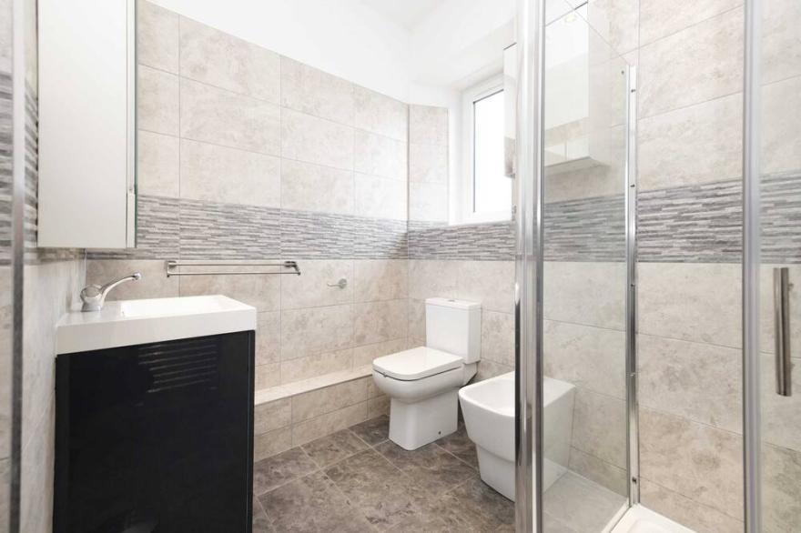 3 Bed with Views - Holyrood