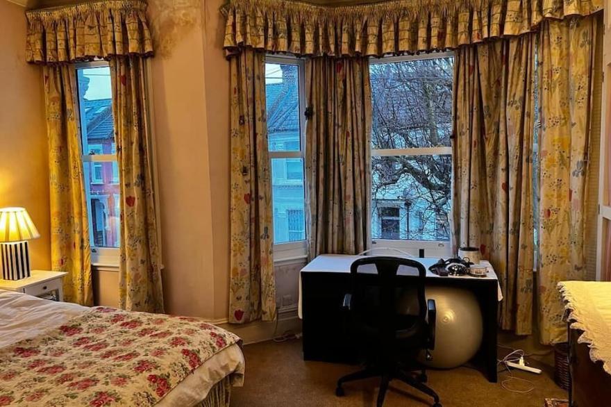 Huge Double bedroom with en-suite bathroom