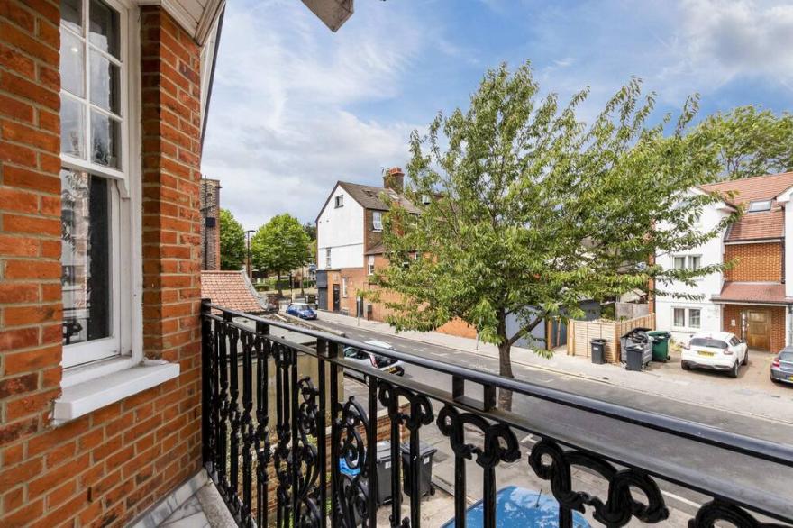 Refurbished 3 bed Norbury Duplex Maisonette