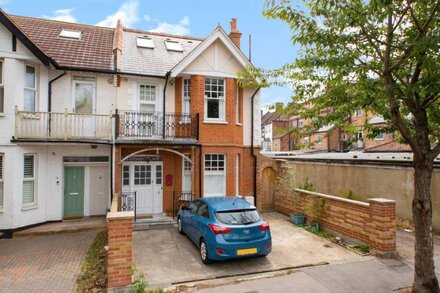 Refurbished 3 bed Norbury Duplex Maisonette