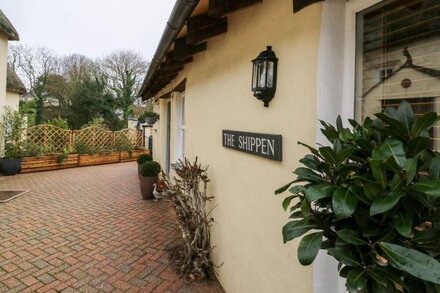 THE SHIPPEN, pet friendly, character holiday cottage in Kilkhampton