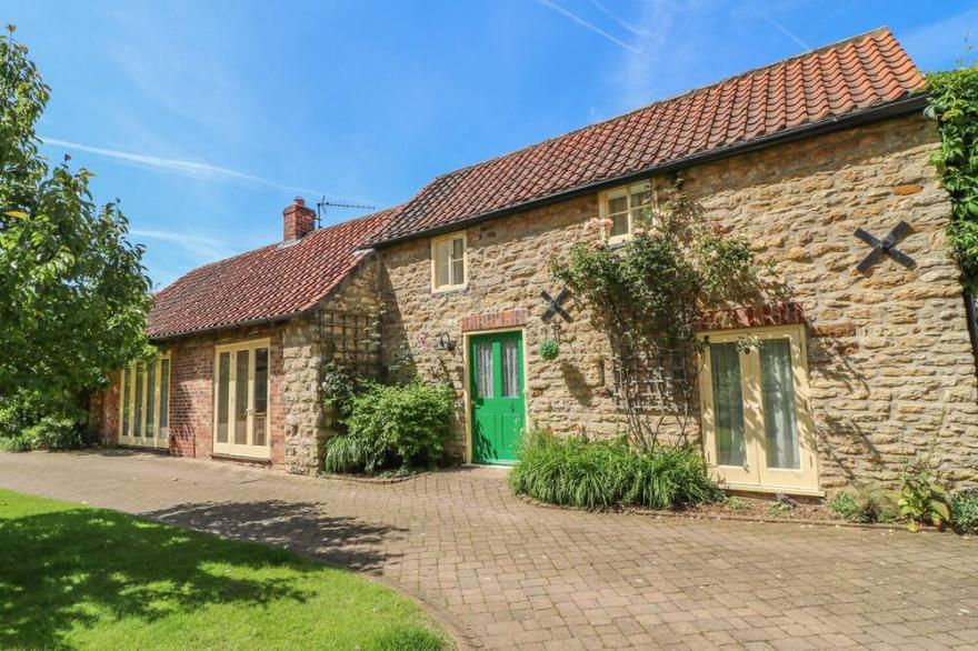 FORGE COTTAGE, Pet Friendly, With Open Fire In Kirton-In-Lindsey